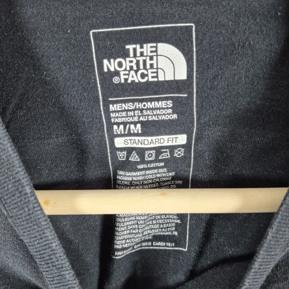 The North Face‎ T-Shirt Men's Medium Black Red Crewneck S-Sleeve Spellout Casual